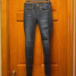 American Eagle Womens Dark Wash skinny jeans